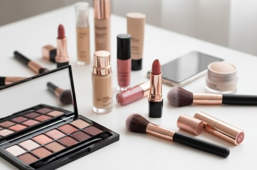¡Alerta Beauty! Lo que Sí o Sí Debes Saber Antes de Comprar Maquillaje y Cosméticos Online