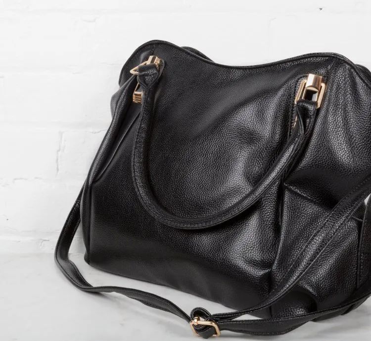 Cartera de cuero negra