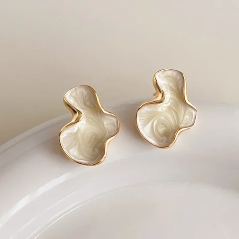 Pendiente de tuerca Irregular con forma de nube para mujer, joyería artística abstracta, Color blanco, negro y rosa, regalo de fiesta Simple