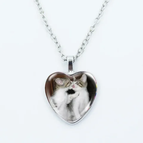 Collar con colgante de corazón de gato alienígena arcoíris, bonito y divertido, con forma de animal, cabujón de cristal con foto artística, joyería para niños y mujeres