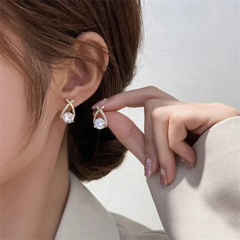 Pendientes SKEDS con forma de cruz para mujer, joyería elegante de cristal de estilo coreano, pendientes con forma de cola de pez, regalo para mujer