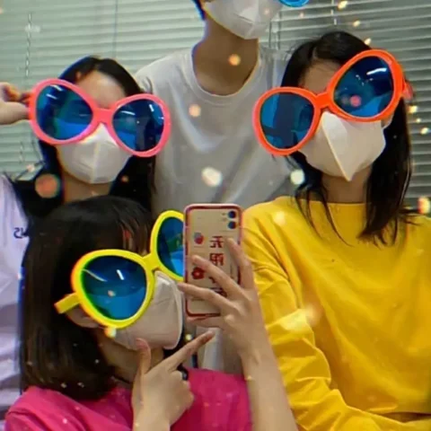 Gafas luminosas de plástico de gran tamaño, gafas de sol grandes divertidas en forma de corazón, suministros de decoración para fiestas de cumpleaños, utilería para fiestas, 1 unidad 5