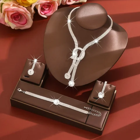 Nuevo conjunto de joyas - elegante, lujoso, resistente, lleno de diamantes, collar, aretes, pulsera - para novias y bodas.