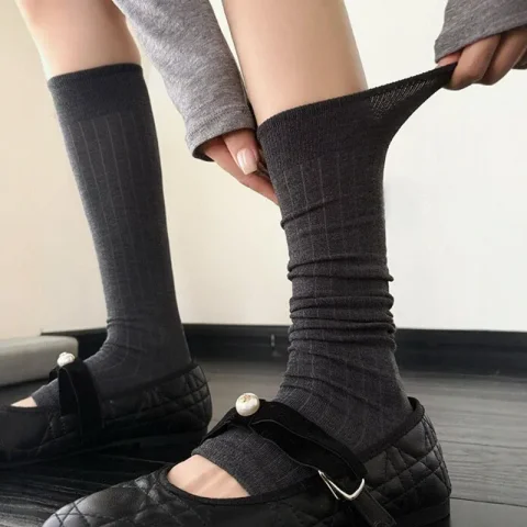 Calcetines de rayas verticales para mujer, medias ajustadas hasta la pantorrilla, de algodón, transpirables, absorbentes del sudor, de tubo alto, color gris, negro y blanco