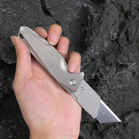 Cuchillo multiusos de aleación de titanio, herramienta EDC multiherramienta para el hogar, cortador de papel DIY, herramienta de bolsillo para acampar al aire libre, equipado con 10 hojas afiladas