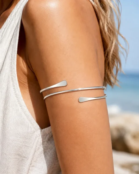Brazalete para la parte superior del brazo para mujer, brazalete minimalista chapado en oro, brazaletes de fiesta llamativos, joyería 2
