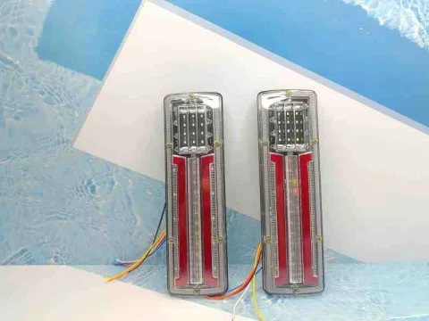 PAR STOP TIPO 2C 12V BASE METALICA 30X9CM 11411