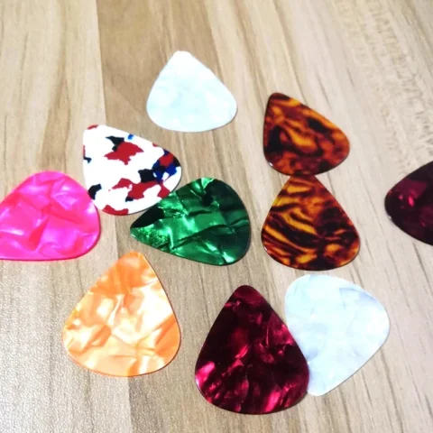 Kits accesorios para guitarra Púas guitarra, cejilla, afinador, cuerdas guitarra y cuerdas, sillín puente óseo y y