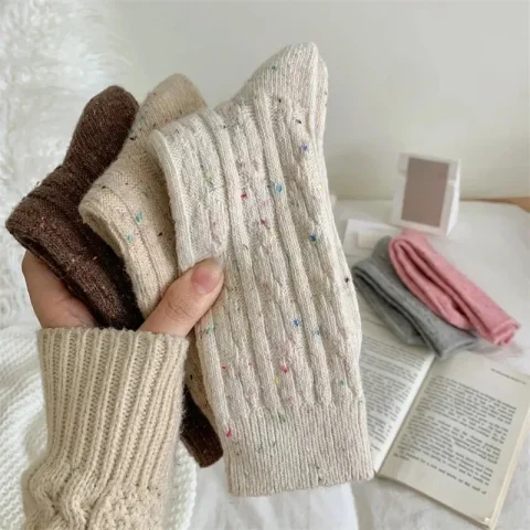 Calcetines de mujer invierno nueva novedad moda estilo japonés Casual calcetines cálidos a rayas otoño calcetines de lana simples para niñas de moda 1