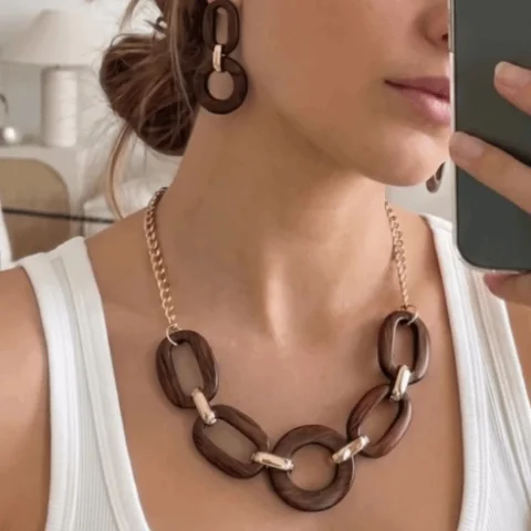 Conjunto de Joyería Acrílica Geométrica: Collar Ligero de Diseño Redondo y Ovalado con Pendientes a Juego, Ideal para Salidas y Eventos. 4