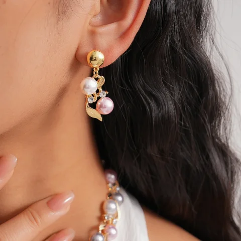 Conjunto de Joyería de Lujo para Mujer: Gargantillas Elegantes con Bloques de Color y Perlas de Imitación, Pulsera de Hojas con Pedrería y Pendientes Colgantes – Regalo Ideal 5