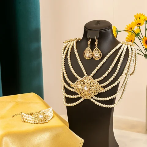 Lujoso conjunto de joyas de oro con perlas y piedras preciosas, exquisito accesorio de boda para looks nupciales étnicos y celebraciones tradicionales