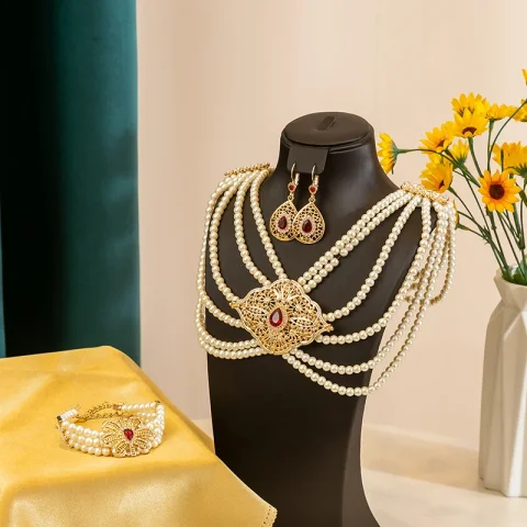 Lujoso conjunto de joyas de oro con perlas y piedras preciosas, exquisito accesorio de boda para looks nupciales étnicos y celebraciones tradicionales
