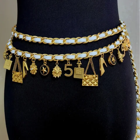 Conjuntos de broches, cadenas de cintura, collares y pulseras trenzados hechos a mano con cuentas.