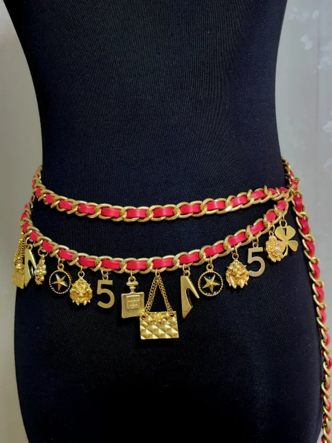 Conjuntos de broches, cadenas de cintura, collares y pulseras trenzados hechos a mano con cuentas.