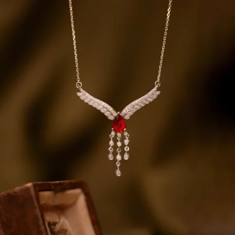 Collar de piedras preciosas rojas lujoso y llamativo para mujer, cadena de cuello con alas de diamantes con incrustaciones de plata 925, joyería de boda exquisita 4