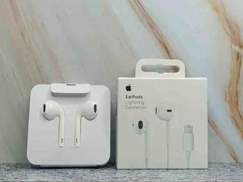 AUD A1748 EARPODS LIGHTNING 1