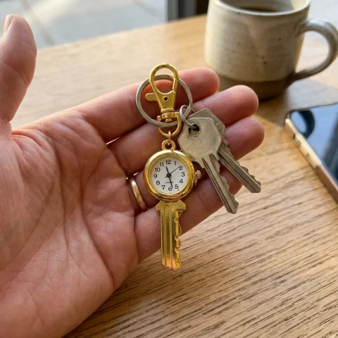 LLAVERO LLAVE CON RELOJ