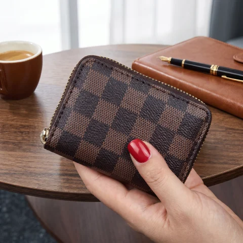 MONEDERO MARRON OSCURO