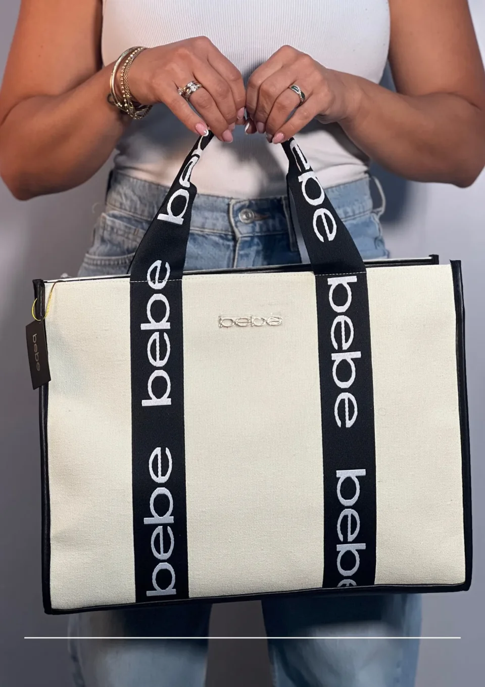 Cartera Hana Canvas Tote - Bebe