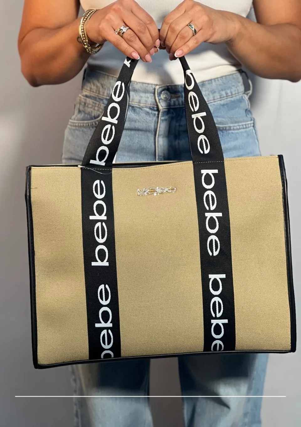 Cartera Hana Canvas Tote - Bebe