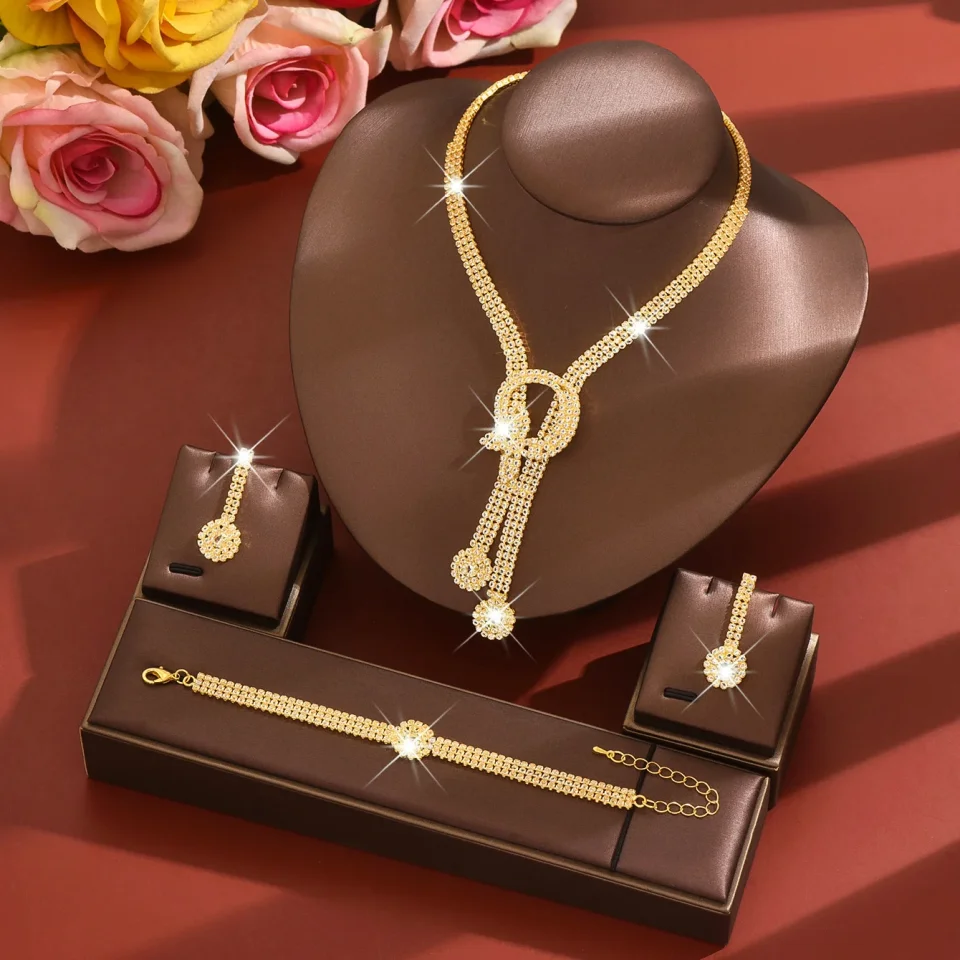 Nuevo conjunto de joyas - elegante, lujoso, resistente, lleno de diamantes, collar, aretes, pulsera - para novias y bodas.