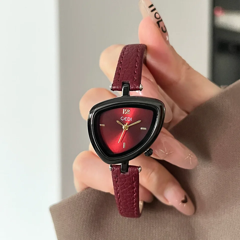Diseño de lujo: reloj inusual con moda triangular y estilo sofisticado Reloj de cuarzo de acero inoxidable de moda para regalo
