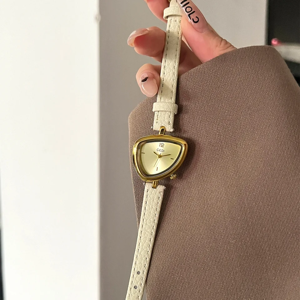 Diseño de lujo: reloj inusual con moda triangular y estilo sofisticado Reloj de cuarzo de acero inoxidable de moda para regalo