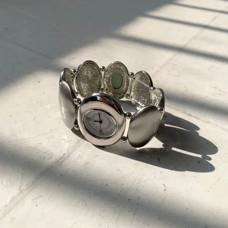 Diseño de lujo: reloj inusual con moda triangular y estilo sofisticado Reloj de cuarzo de acero inoxidable de moda para regalo