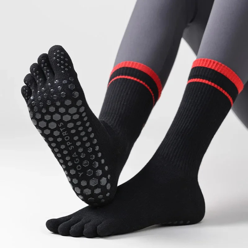 Calcetines de Yoga para mujer, calcetines de cinco dedos para entrenamiento interior, Pilates, estampado de perro de dibujos animados, calcetines deportivos antideslizantes de silicona para gimnasio, Fitness y baile