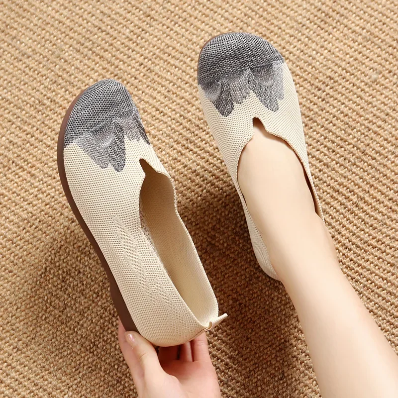 Zapatos bordados de paisaje para mujer, zapatillas con cabeza redonda y viento nacional, suela suave, cómodos, sin cordones, informales, de mediana edad, Primavera