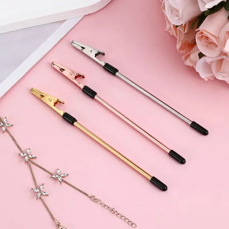 Gancho de herramienta auxiliar para pulsera de Metal, 3 colores, bonito ayudante para pulsera, herramienta fácil de usar de joyería, ayuda para pulsera y collar