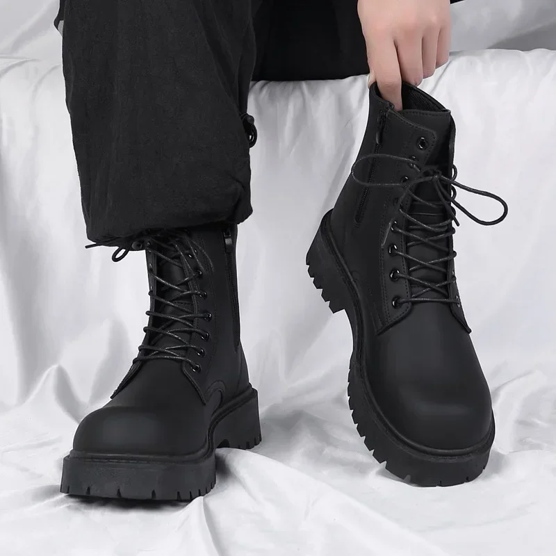Botas para hombre, botas de herramientas de locomotora de viento británico, botas altas de cuero para parejas, botas de vaquero para motocicleta al aire libre, zapatos Man2025