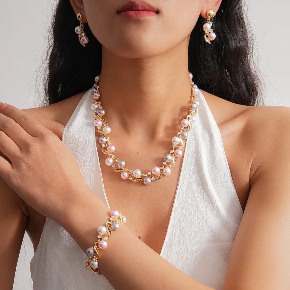 Conjunto de Joyería de Lujo para Mujer: Gargantillas Elegantes con Bloques de Color y Perlas de Imitación, Pulsera de Hojas con Pedrería y Pendientes Colgantes – Regalo Ideal