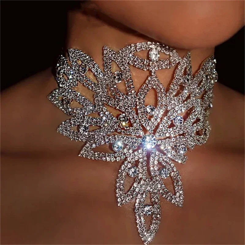Gargantilla de flores con diamantes de imitación para mujer, joyería de lujo, collar con pechera de cristal ostentoso, accesorios de joyería llamativos 2022
