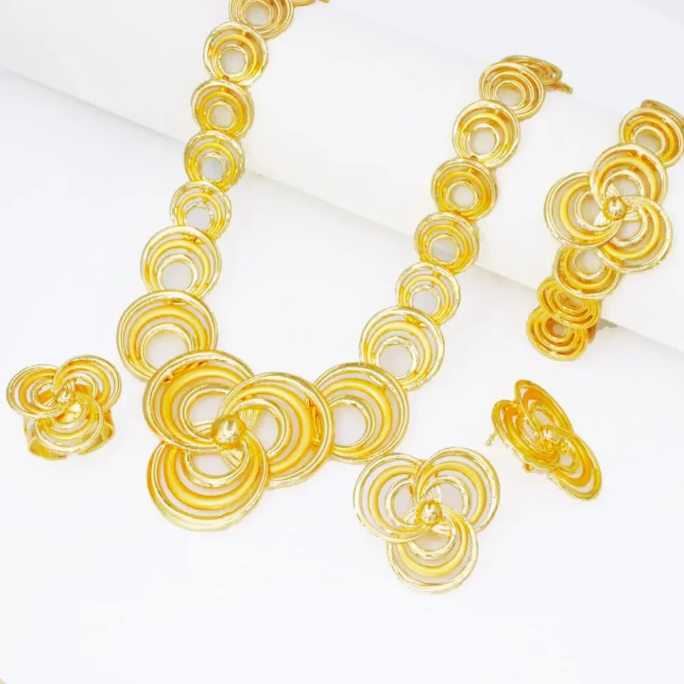 Collares elegantes para mujer, conjuntos de joyería de Color dorado en el cuello, accesorios de fiesta de boda, conjunto de joyería para mujer
