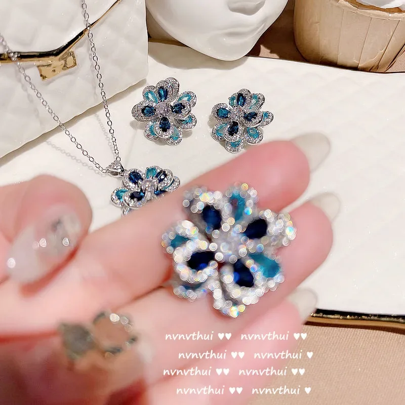 Nuevos exquisitos conjuntos de joyería de Camelia para mujer, elegante flor deslumbrante, circonita azul, Color plata 925, anillo/pendiente/Collar para banquete