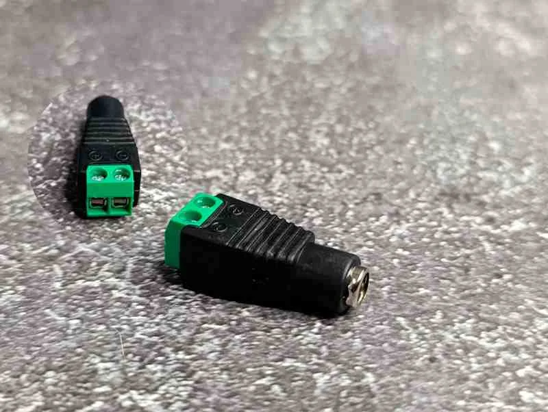 CONECTOR HEMBRA 5.5M-2.1 TIPO TORNILLO 13865-H
