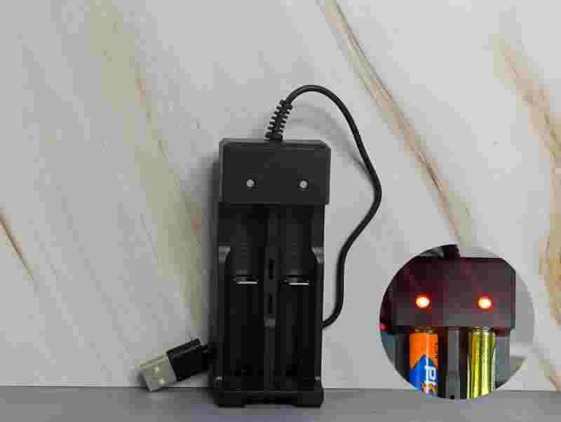 CARGADOR 4.2V X2 YI HANG YH-11 USB 12605X2