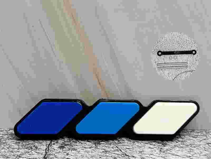 EMBLEMA TACOMA AZUL OS/CLA-BLAN RECTANG 12911AZB
