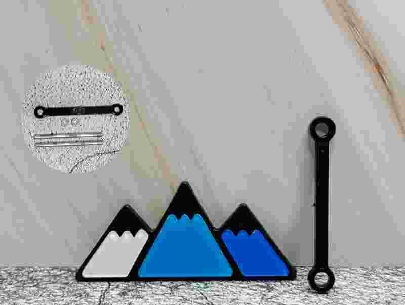 EMBLEMA TACOMA AZUL OS/CLA-BLAN TRIANG MONTAÑA 12912AZB
